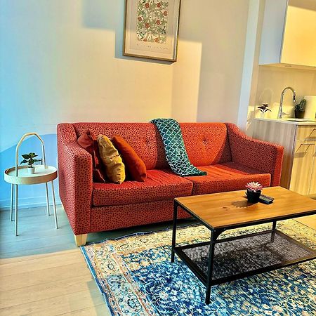 Elegant Condo Near Eaton Centre Mall トロント エクステリア 写真
